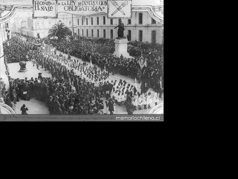 Desfile en homenaje a la Ley de Instrucción Primaria Obligatoria, 1920.