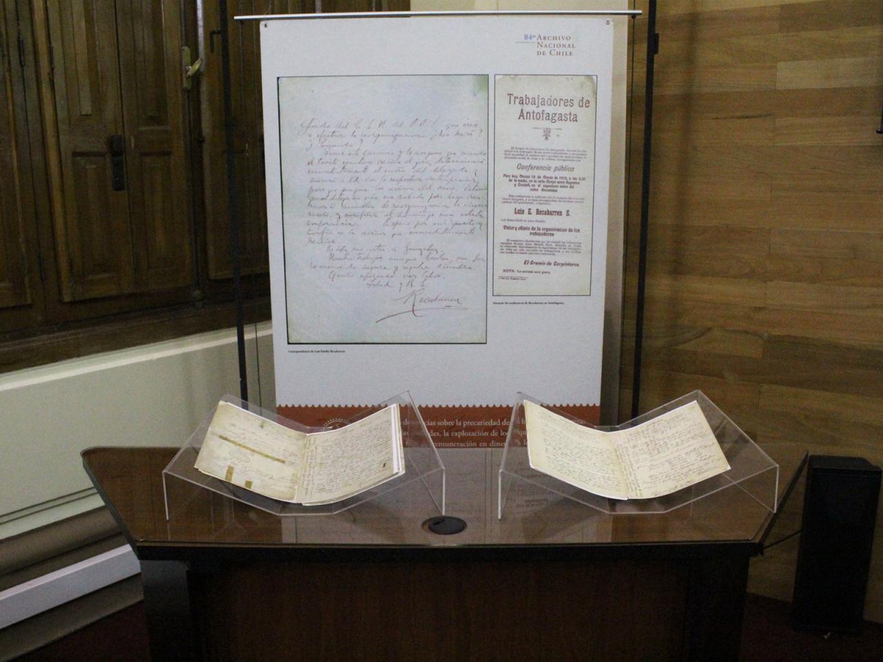 Documentos exhibidos, pertenecientes a Luis Emilio Recabaren.