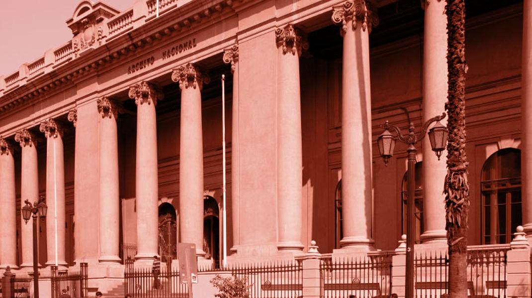 Fachada del Archivo Nacional en color sepia.