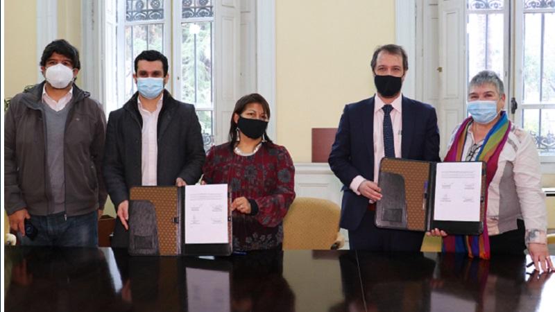 Hernán Cabrera, Jaime Bassa, Elisa Loncón, Carlos Maillet y Emma De Ramón.