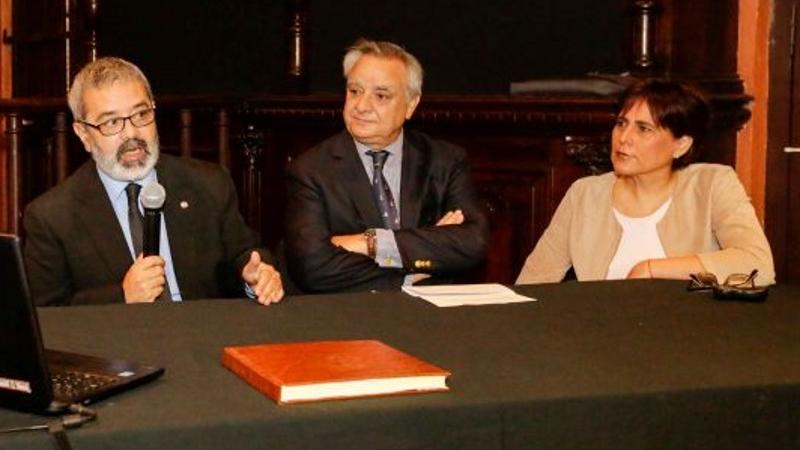 Fernando Griffith, ministro de Cultura, Mauricio Ugalde, embajador de Chile, y Lorena Medina, del AN de Chile. Imagen de la Secretaría Nacional de Cultura de Paraguay.