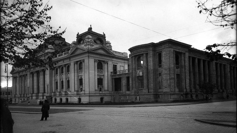 Construcción del Archivo Nacional.