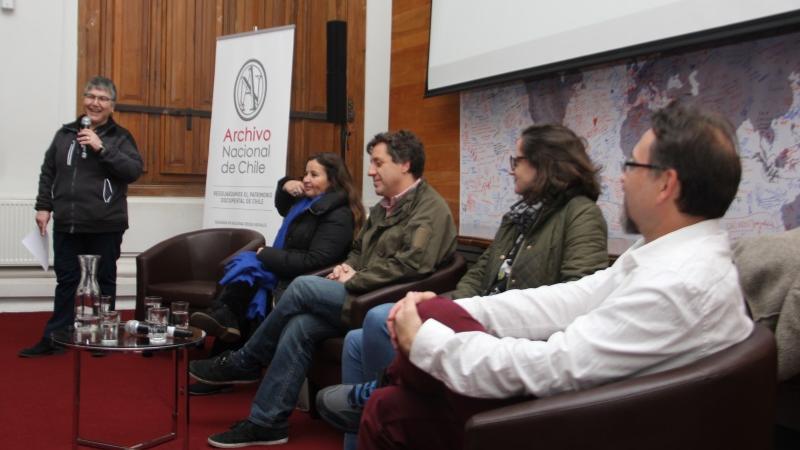 Conversatorio en el Salón Ricardo Donoso.