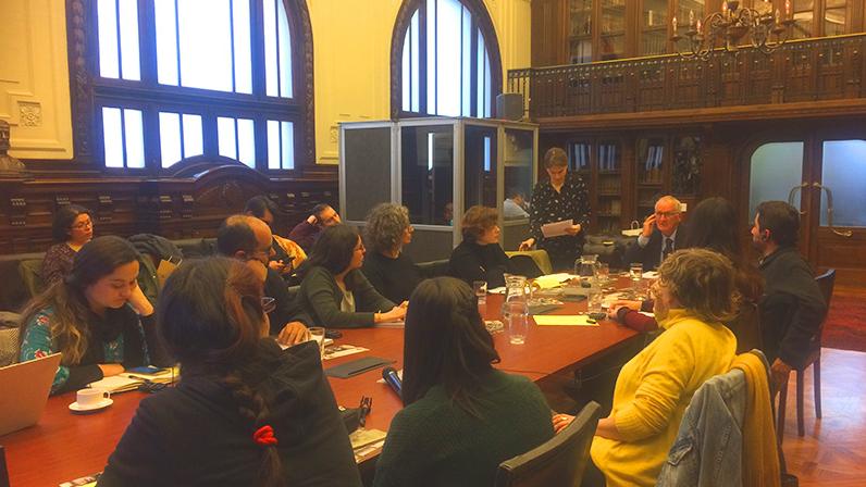 Conversatorio en la Sala Ercilla de la Biblioteca Nacional.