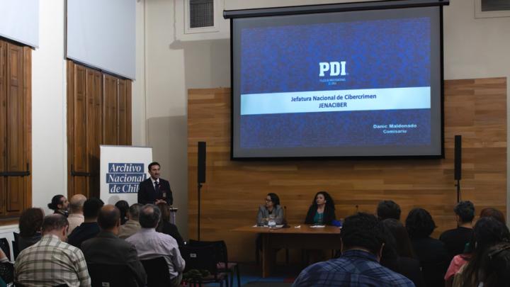 Personas en una charla.