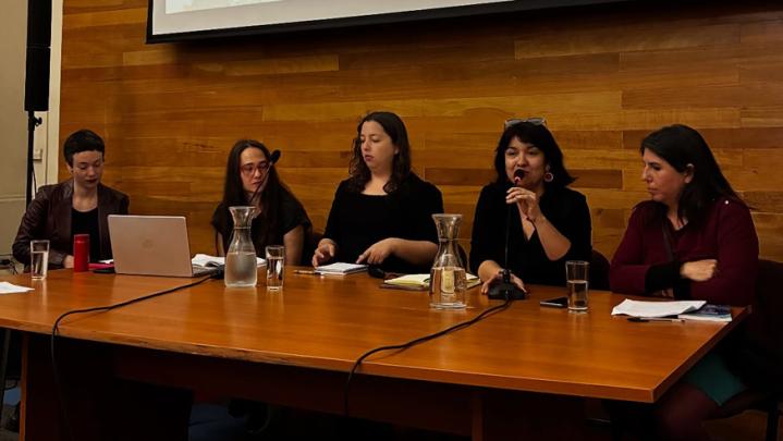 Personas en una charla.