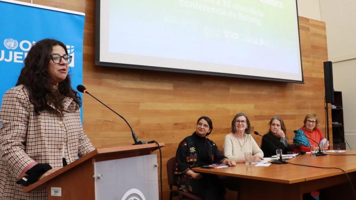 Personas en una charla.