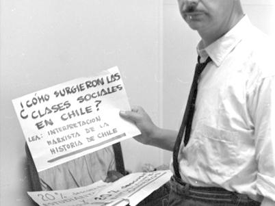 Hombre con diario-