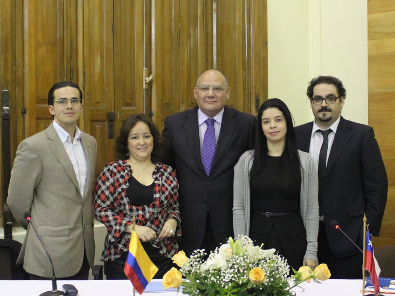 Expositores junto a las autoridades del Archivo Nacional