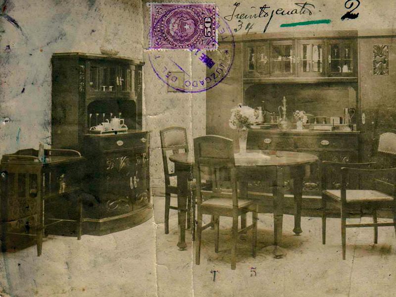 Fotografía de muebles elaborados en la fábrica "Los Castaños", Temuco 1929.