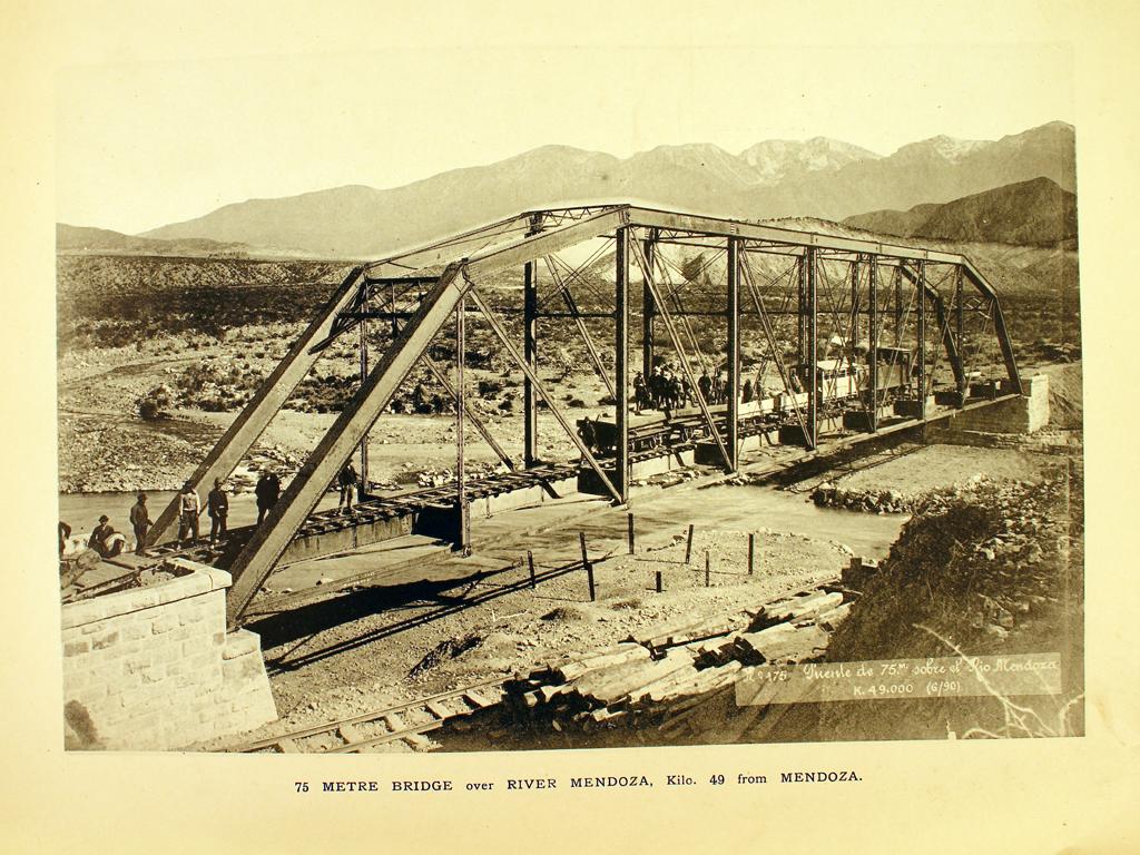 Puente sobre el río Mendoza