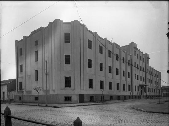 Fotografía  antigua en blanco y negro del edificio que hoy ocupa el ARNAD.