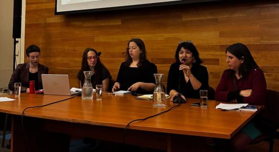 Personas en una charla.