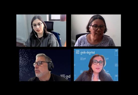 Personas en una charla en línes.