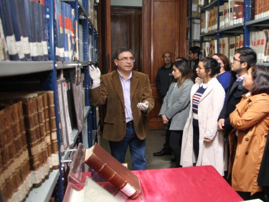 Luis Martínez con funcionarios del Consejo para la Transparencia.