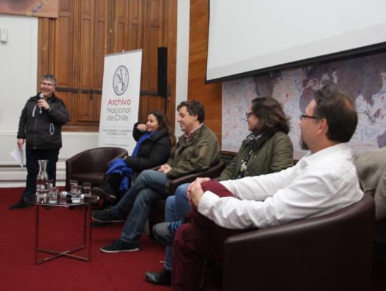 Conversatorio en el Salón Ricardo Donoso.