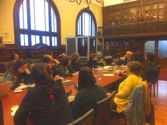 Conversatorio en la Sala Ercilla de la Biblioteca Nacional.