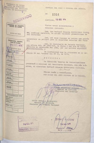 Decreto de expulsión de Neftalí Montecinos, 13 agosto 1974. Archivo Nacional de la Administración, Ministerio del Interior. Decreto.