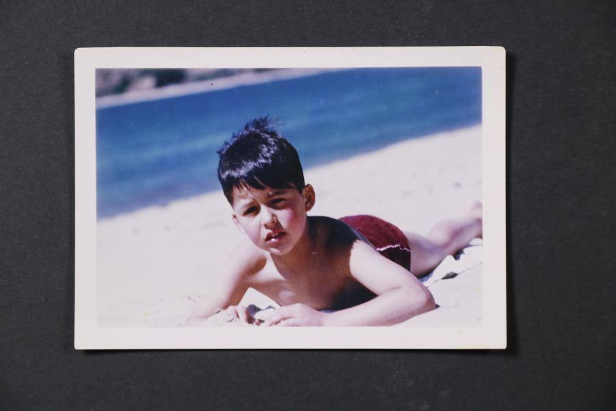 Niño en la playa.