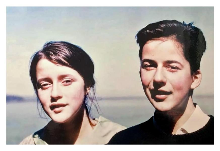 Foto de niña y joven, retratos.