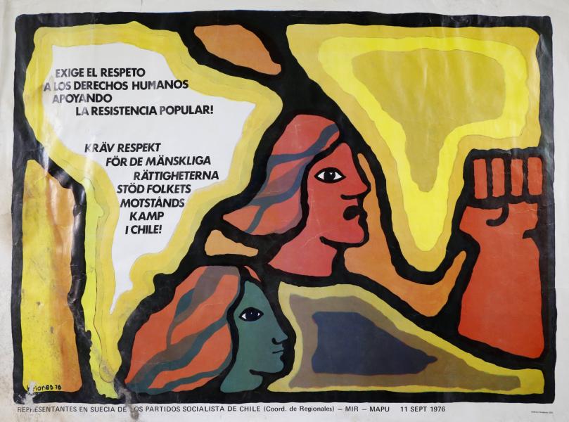 Afiche conjunto del PS, el MIR y el Movimiento de Acción Popular Unitaria (MAPU) en exilio en Suecia (en Sueco y Español). 11 de septiembre de 1976. Fondo Varios. Colección de afiches. Carpeta 2. Pieza 39. Archivo Nacional Histórico. Afiche.