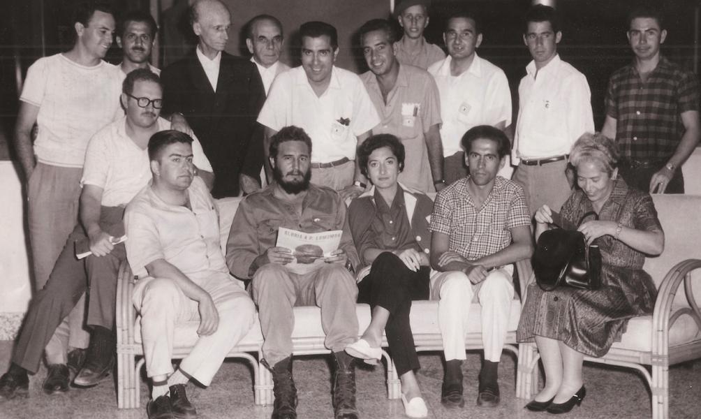 Anónimo. Delegados en visita. Cuba. s/f 11,5 X 7,5 cm. Archivo Mujer y Género Anónimo. Delegados en visita. Cuba. s/f 11,5 X 7,5 cm. Archivo Mujer y Género