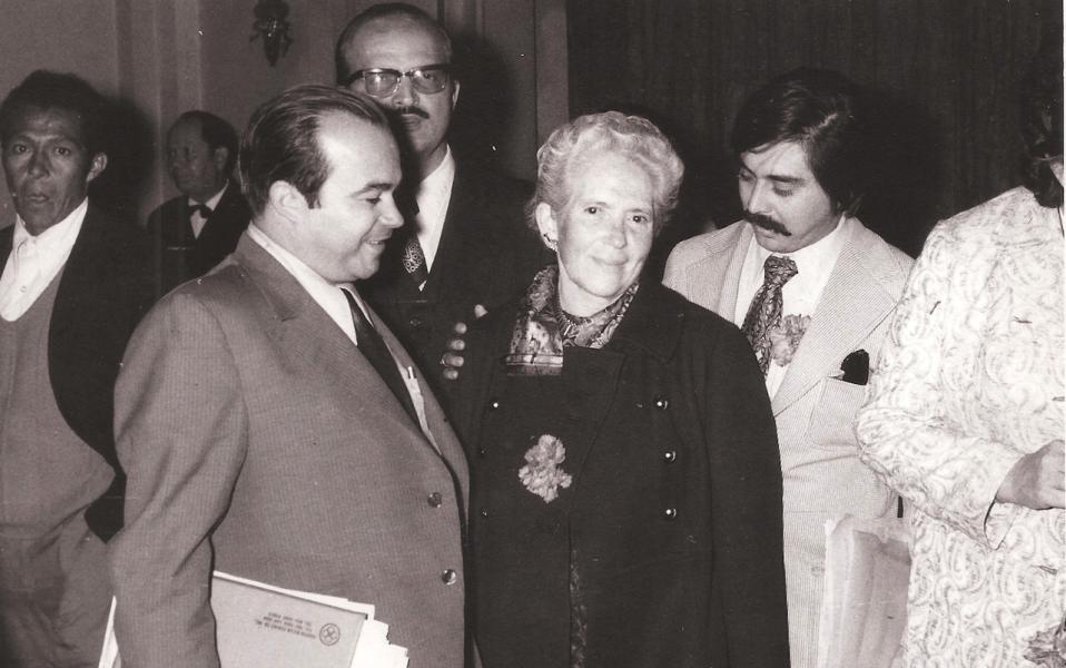Consejo Mundial de la Paz. Santiago. 1972. 9 x 6 cm. Archivo Mujer y Género Consejo Mundial de la Paz. Santiago. 1972. 9 x 6 cm. Archivo Mujer y Género