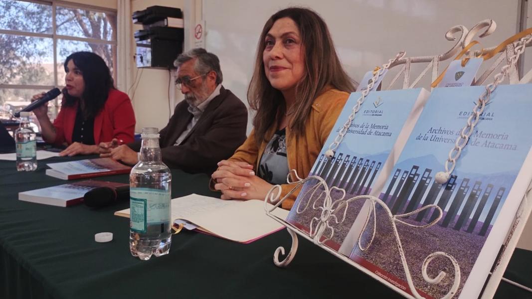 Presentadores del libro.