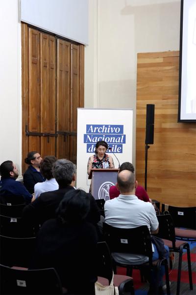 Camila Cortés, profesional del Área de Educación del Memorial Paine, coordinadora de la Red de Educación de Sitios de Memoria y Conciencia (RESMYC) y gestora de la itinerancia de  la muestra.